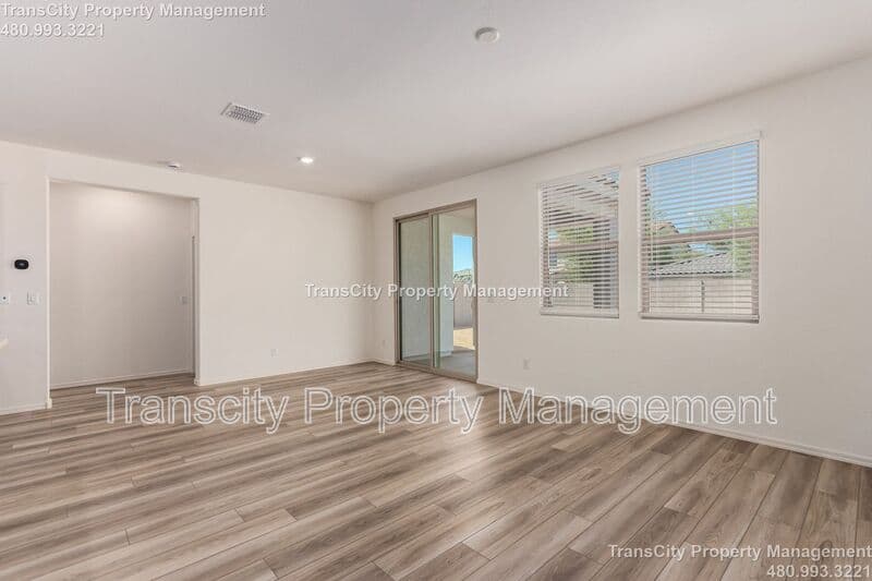 Maricopa House: 36420 W San Alvarez Ave