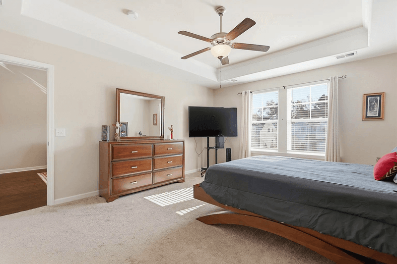 Savannah House: 225 Willow Point Cir