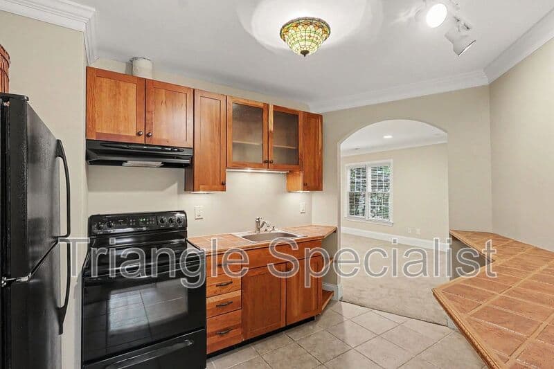 Raleigh House: 6121 Carlyle Drive