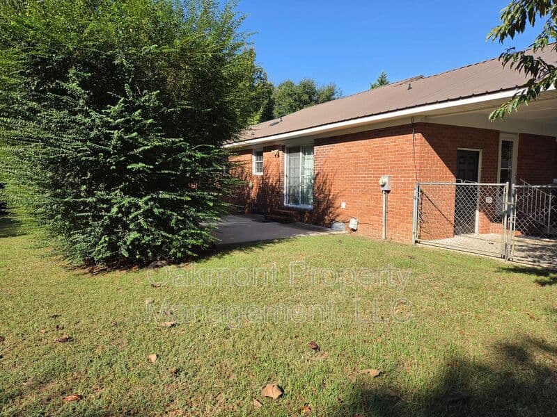 Fayetteville House: 7535 Hargrove Ct