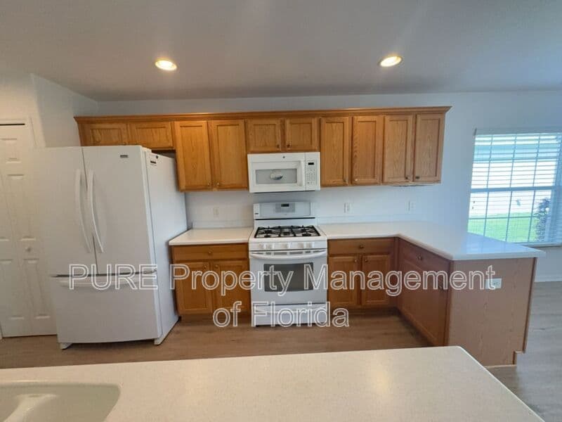 Ocala House: 15939 SW 14th Avenue Rd