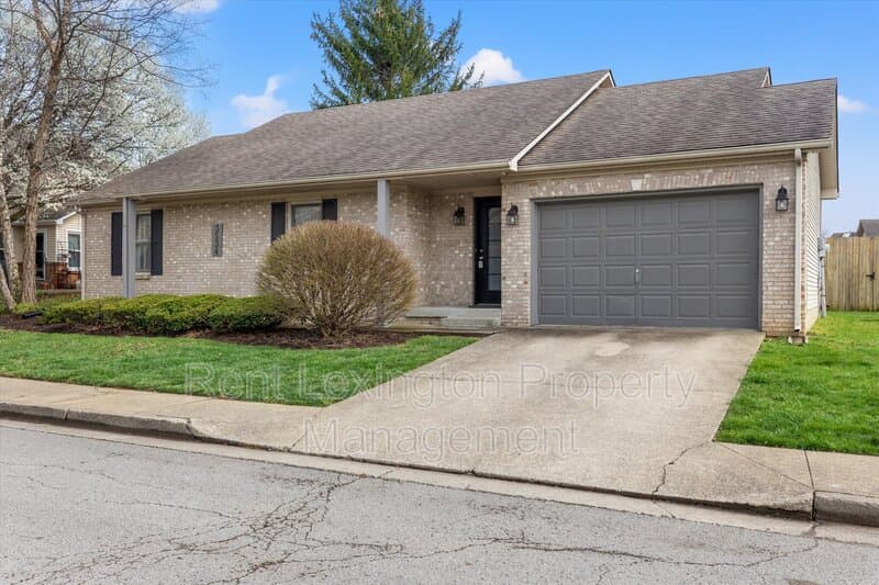Lexington House: 3534 Cave Hill Place