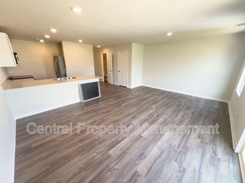 Spartanburg House: 6014 Tavener Drive