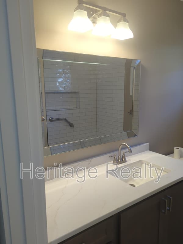 Knoxville House: 8108 Bennington Drive Northwest