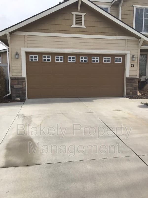 Nampa House: 72 N. Pleasant Hill Dr.
