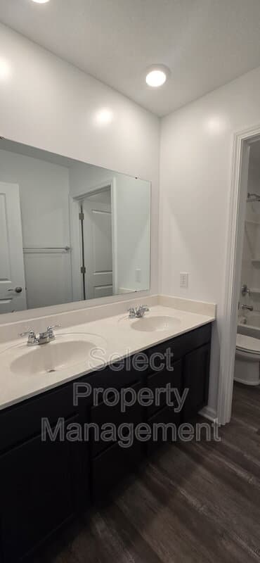 Fort Wayne House: 1396 Livingston Lakes Way
