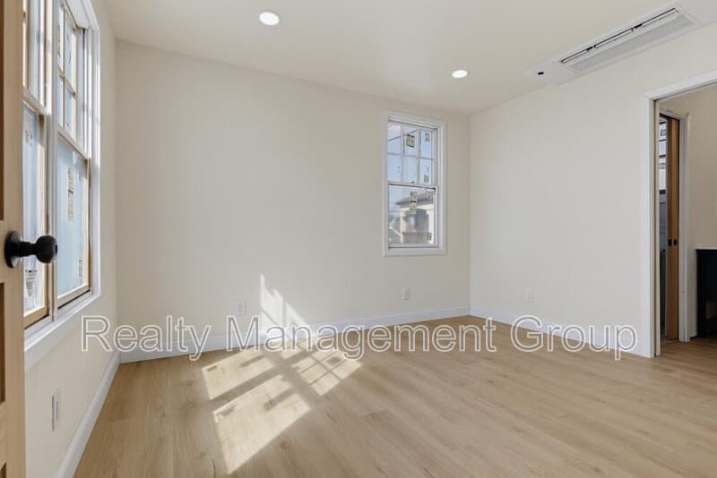 San Diego House: 4471 Cleveland Ave
