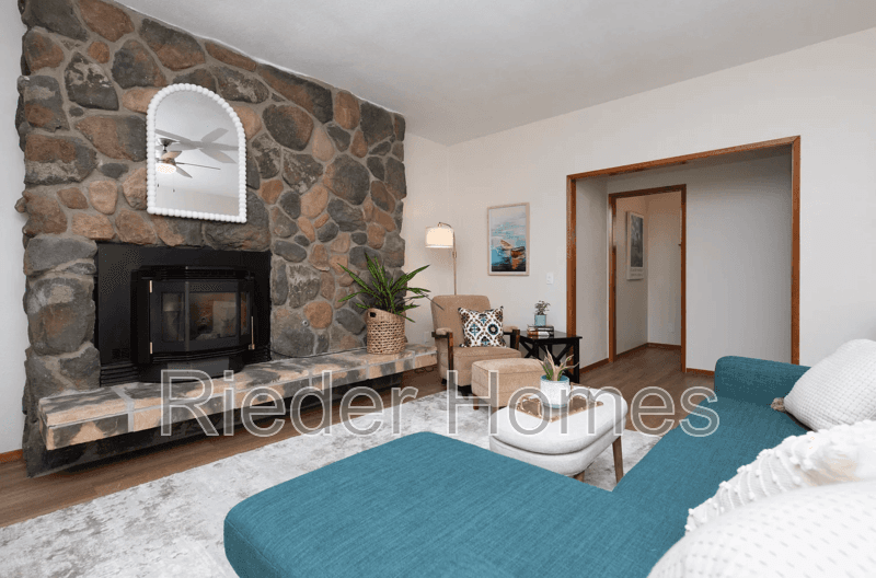 Oceanside House: 1606 Hackamore Rd