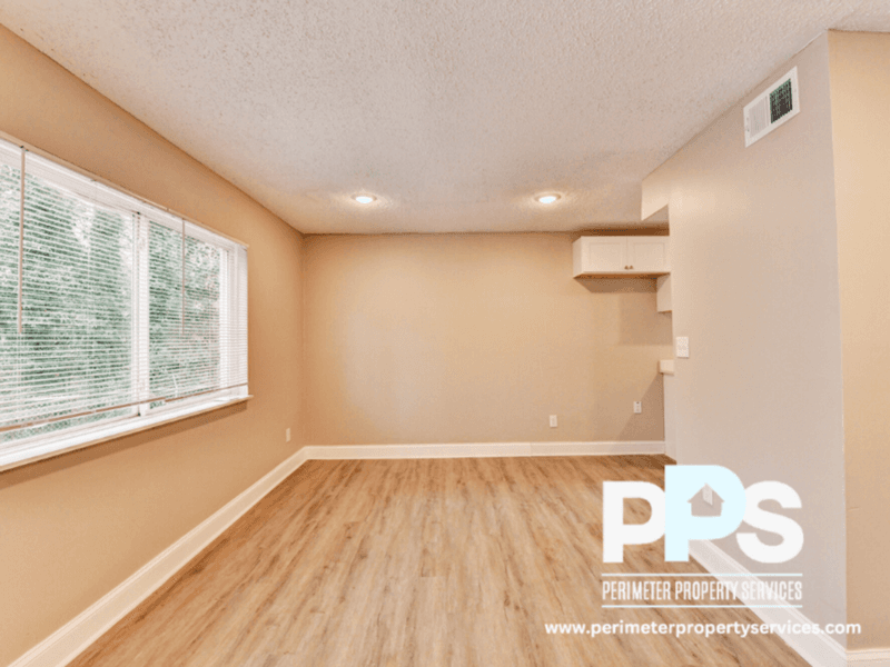 Atlanta House: 390 West Lake Avenue