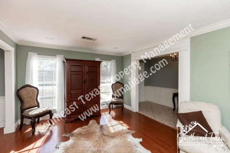 Beaumont House: 6030 Zenith Lane