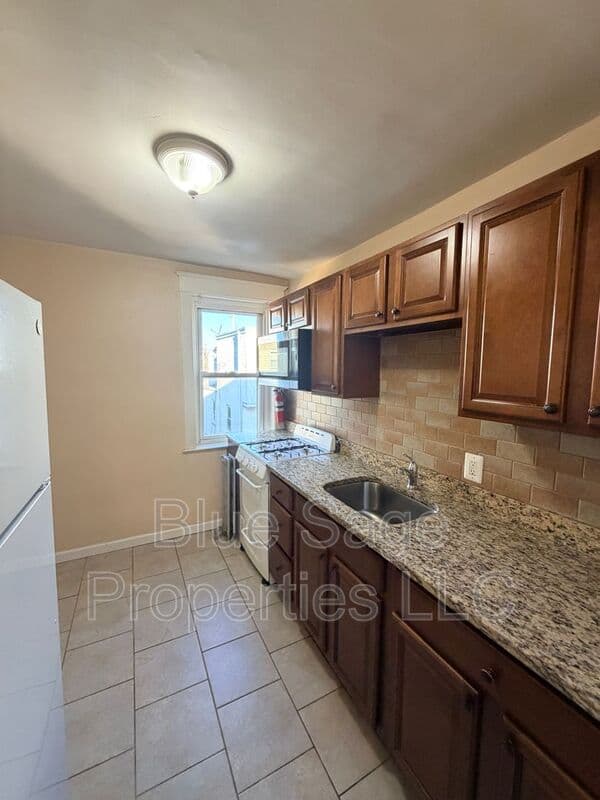 Upper Darby Condo: 244 Long Lane