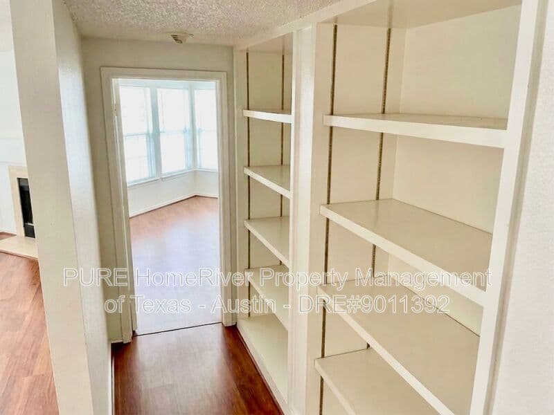 Cedar Park House: 1614 Paper Moon Dr