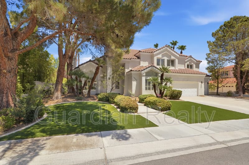 Henderson House: 1888 Woodhaven Dr