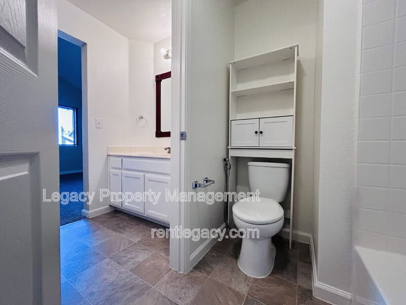 Suisun City House: 232 Redstone Cir