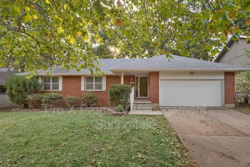 Springfield House: 2053 S Hillcrest Ave