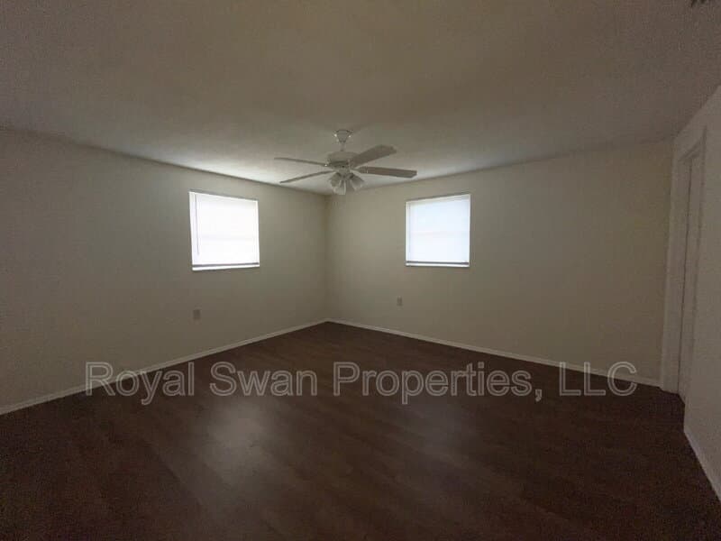 Lakeland House: 303 Thornwood Way