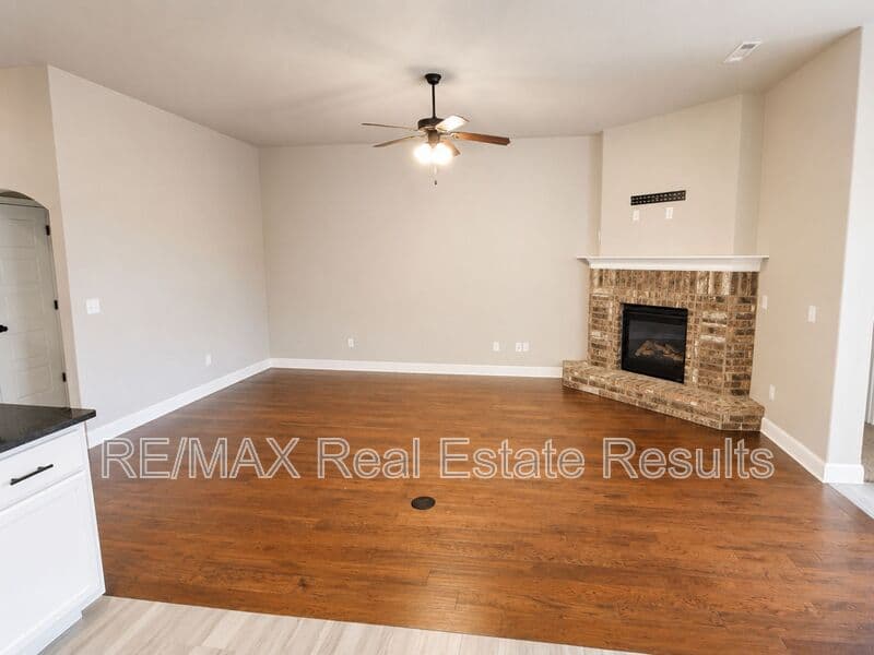Bentonville House: 511 Melrose Pl