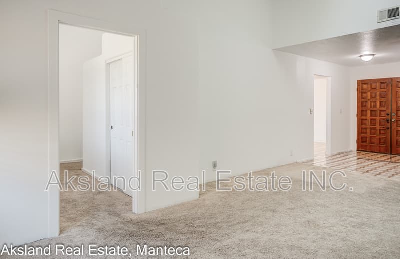 Manteca House: 14909 Pueblo Drive