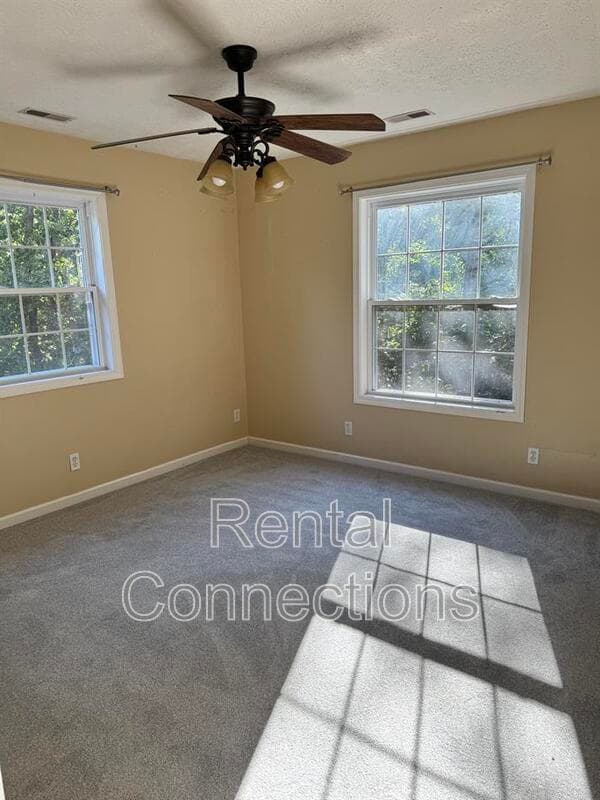 Creal Springs House: 18649 Boundary Rd
