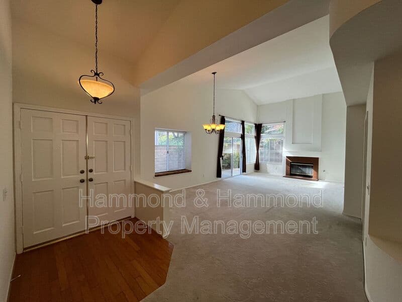 Simi Valley House: 634 Twin Peaks Ave.
