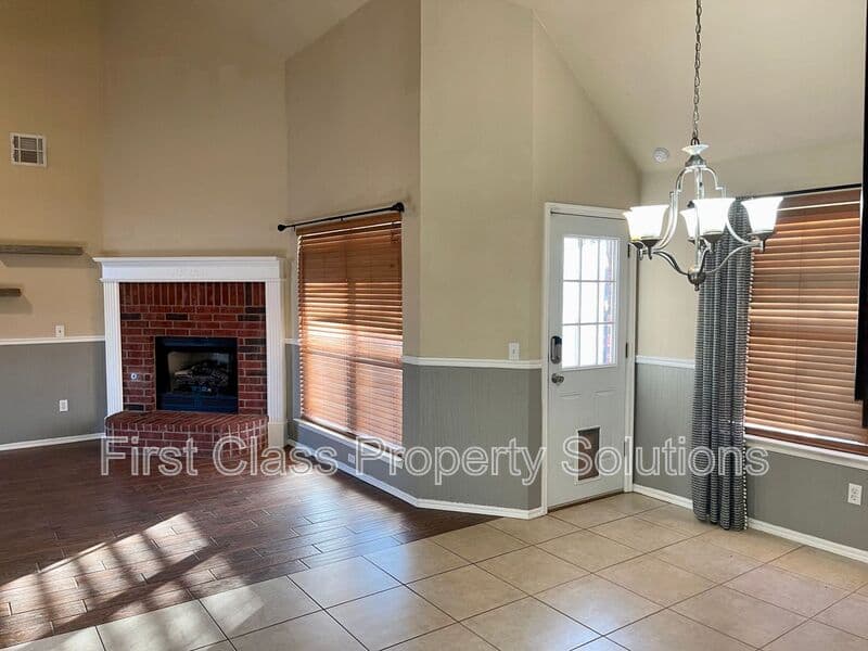 Moore House: 917 Renita Way