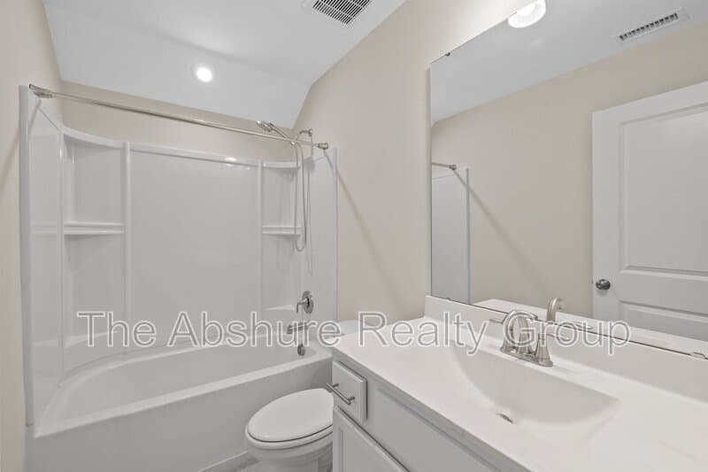 Fuquay-Varina House: 1511 Woodland Knoll Court