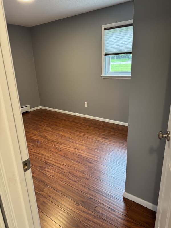 Monticello Condo: 705 E 3rd St #4