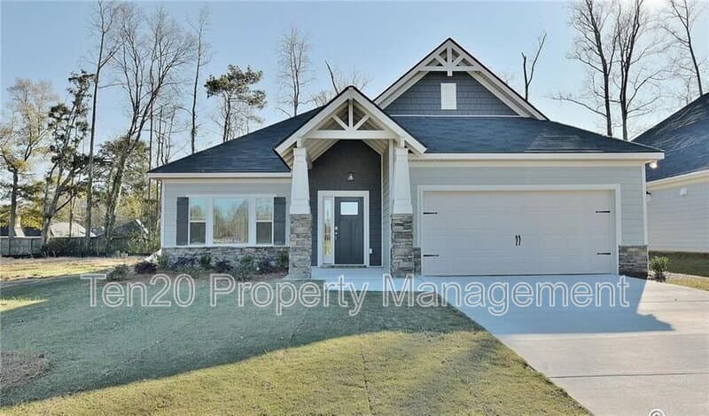 Smiths Station House: 128 Lee Road 2216