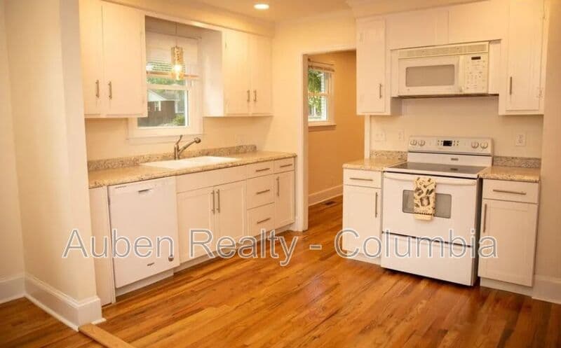 Columbia House: 1420 S Kilbourne Rd