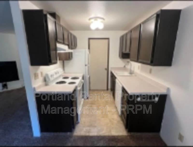 Portland Condo: 19115 Southeast Yamhill Street - E