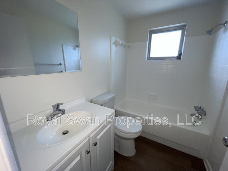 Lakeland House: 303 Thornwood Way