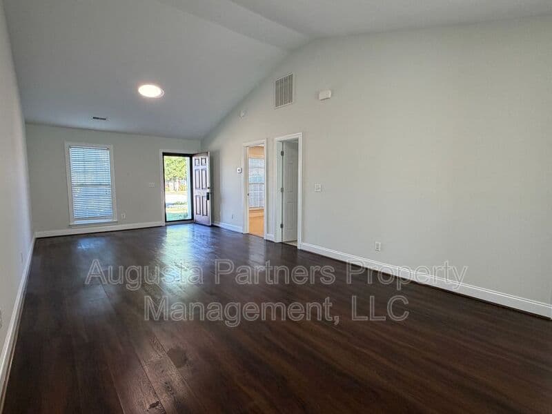 North Augusta House: 250 Orchard Way