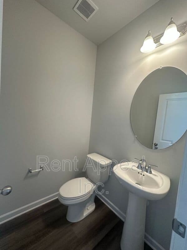 Woodstock House: 383 Lanier Cir