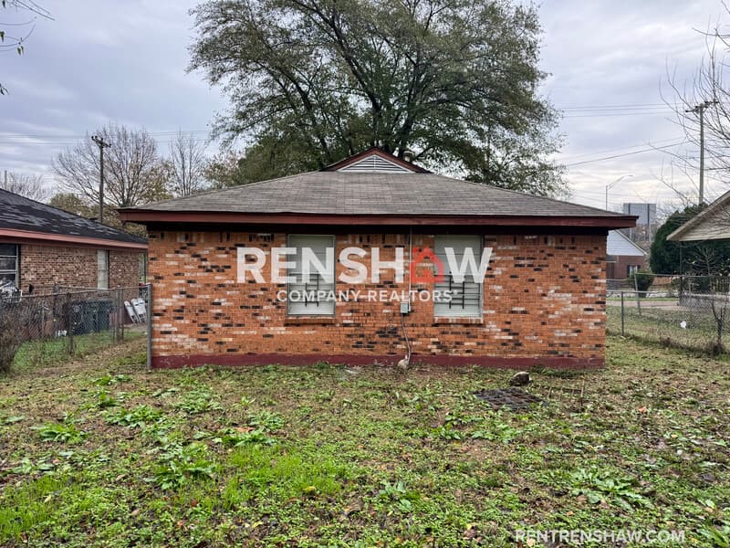 Memphis House: 381 N Manassas St