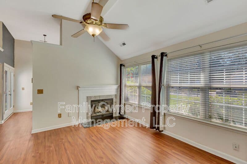 Summerville House: 106 Quest Street