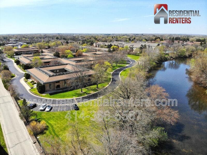 Brown Deer Condo: 4000 W Rivers Edge Circle