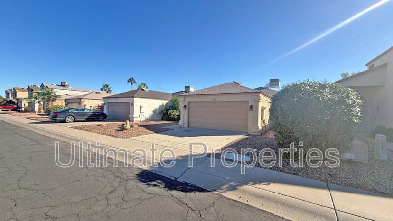Glendale House: 3957 W Chama Dr