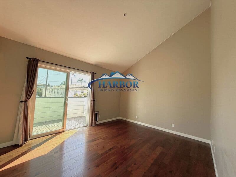 Long Beach Townhome: 533 Walnut Avenue