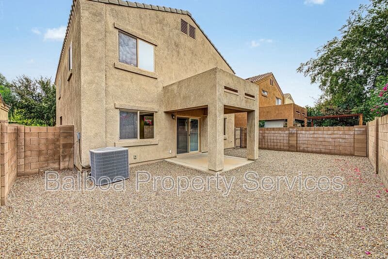 Florence House: 6135 E Paradise Ln