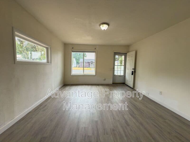 Albany House: 319 15th Ave SE