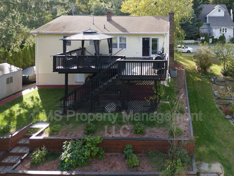 Bloomingdale House: 128 Reeve Ave