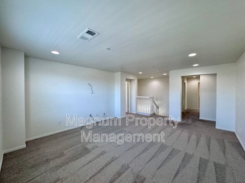 Murrieta House: 30197 Slate St