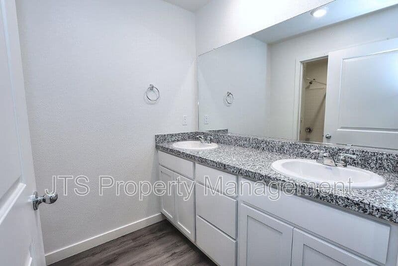 Roseville House: 2049 Shady Tree Circle