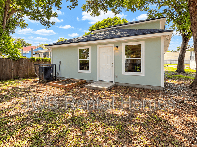 Jacksonville House: 3038 Rayford St