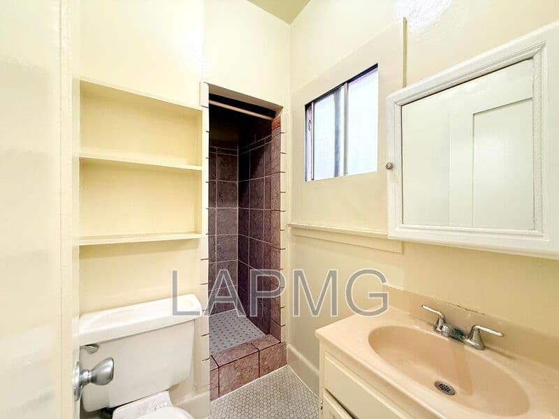 Los Angeles House: 1614 N. Kenmore Avenue