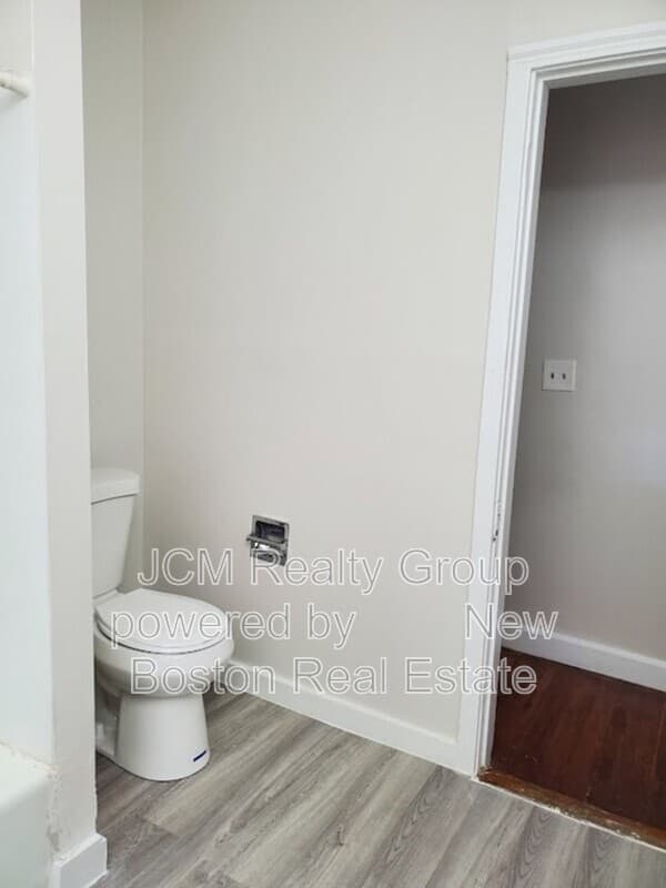 Waltham Condo: 870 Moody
