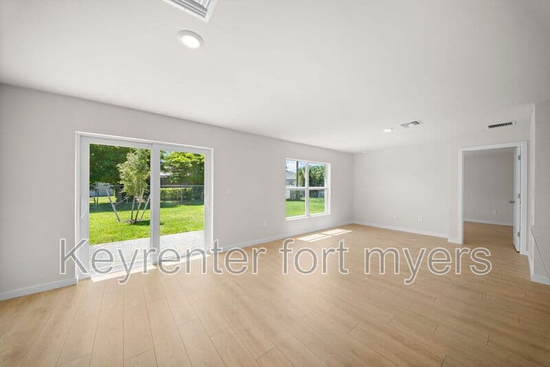 Cape Coral House: 3030 SW 15th Pl