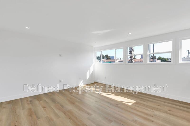 Los Angeles Condo: 8355 Blackburn Ave