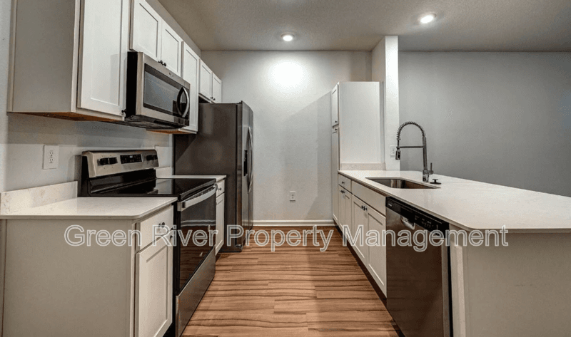 Middleburg House: 827 Rivertree Place