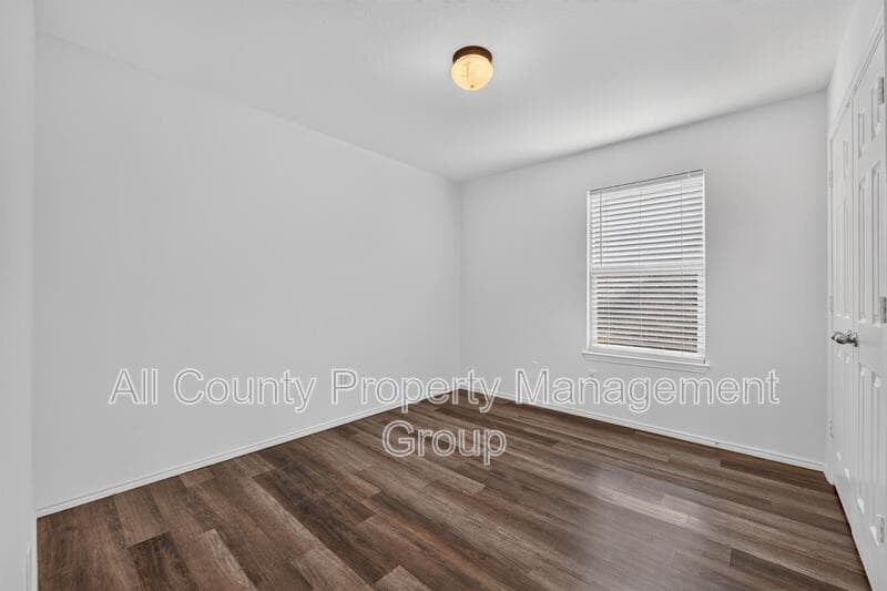 Fort Worth House: 320 Chalkstone Drive